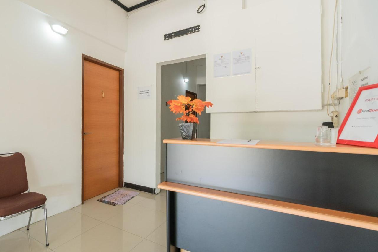 Hotel Reddoorz Near Terminal Bubulak Bogor Exterior foto