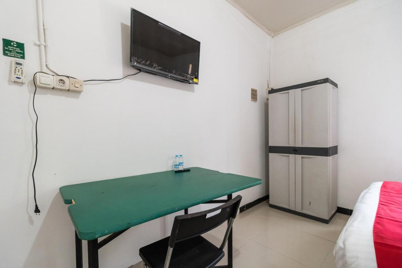Hotel Reddoorz Near Terminal Bubulak Bogor Exterior foto