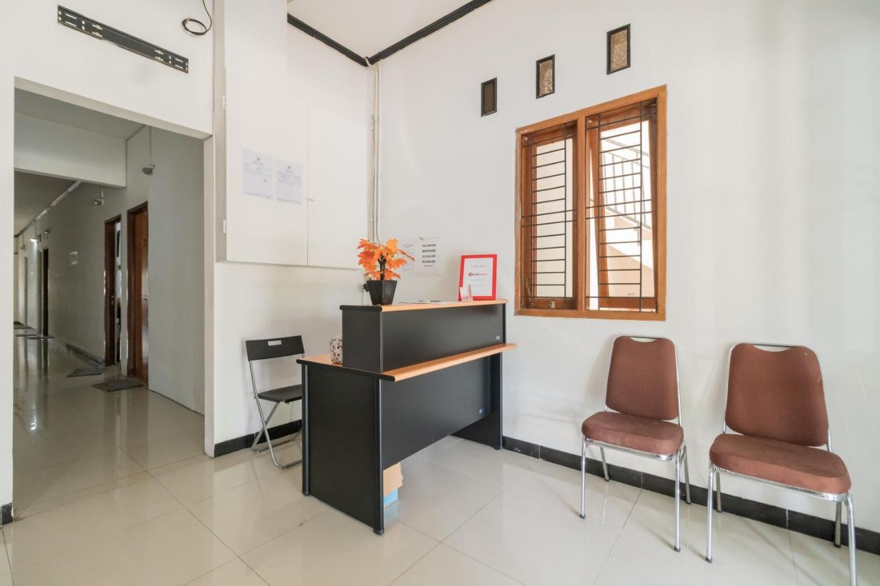 Hotel Reddoorz Near Terminal Bubulak Bogor Exterior foto